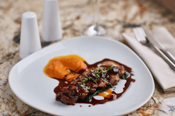 Magret de pato en salsa